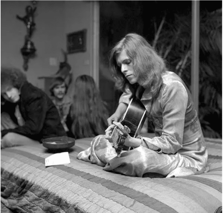 david bowie plays at a party by rodney bingenheimer