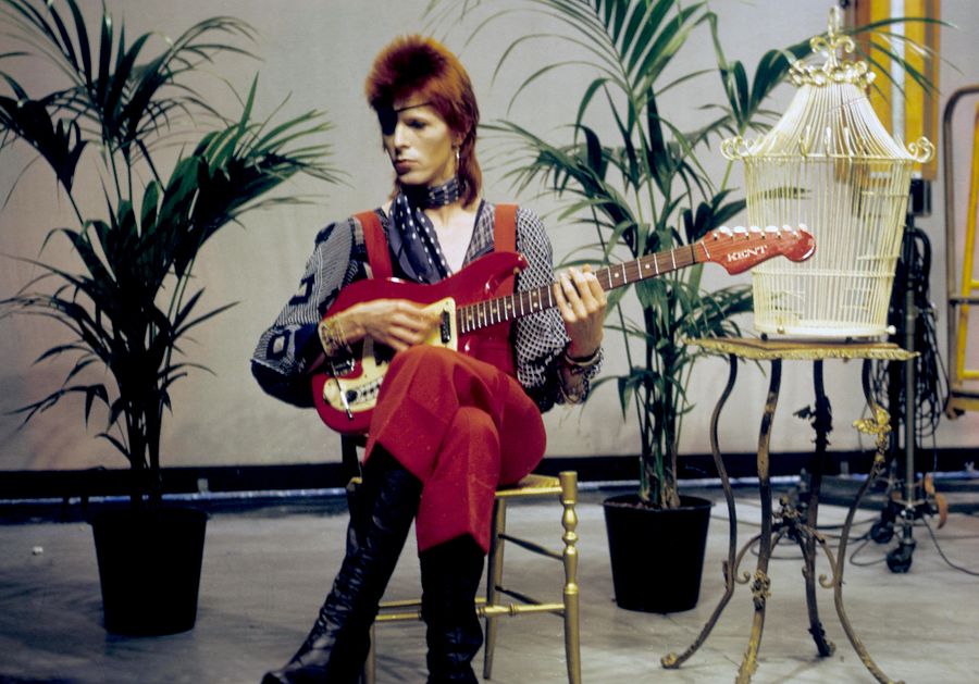 How many different personas did David Bowie have?