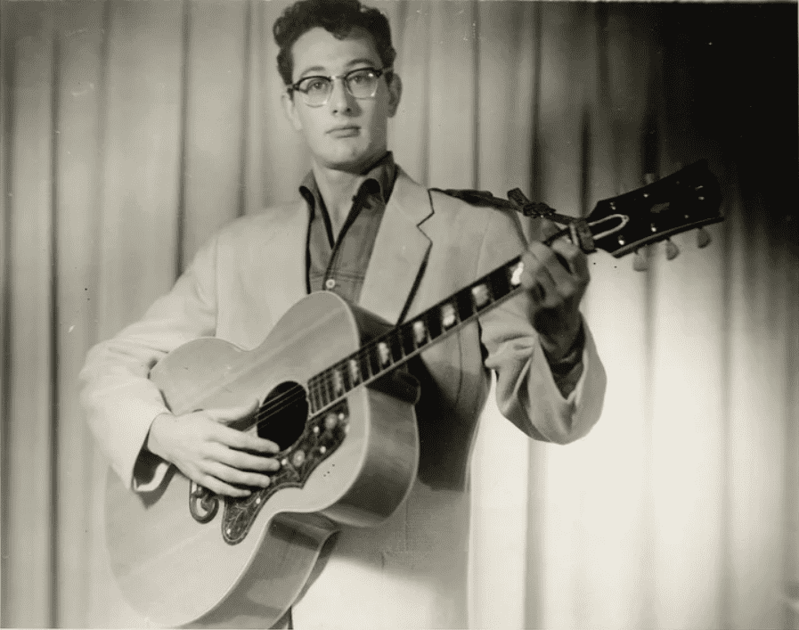 buddy holly plays guitar